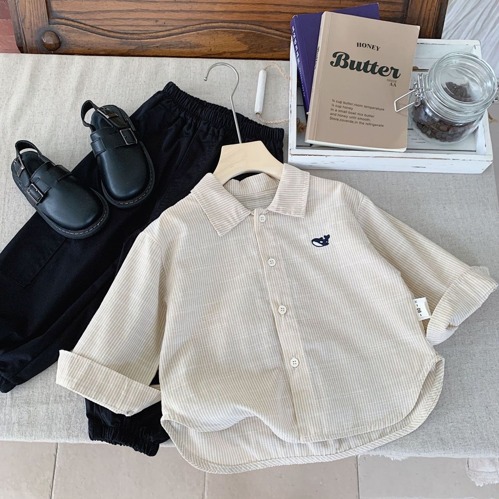 เสื้อเด็กผู้ชาย 2024 ใหม่สีทึบลายสก๊อตเย็บปักถักร้อยลายการ์ตูนอเนกประสงค์ด้านบน - รูปที่ 3