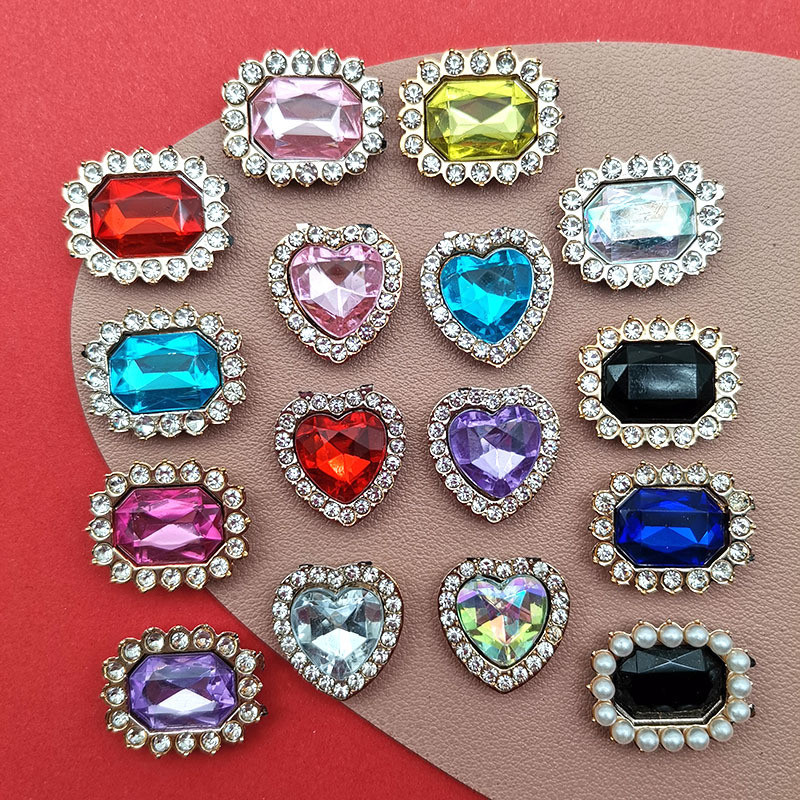 5pcs หลากสีสไตล์น้ำหอมสี่เหลี่ยมหัวใจสีพีชเพชรอัญมณีอุปกรณ์พลาสติก DIY เคสโทรศัพท์กิ๊บติดผมเครื่องประดับรูรองเท้าสติกเกอร์