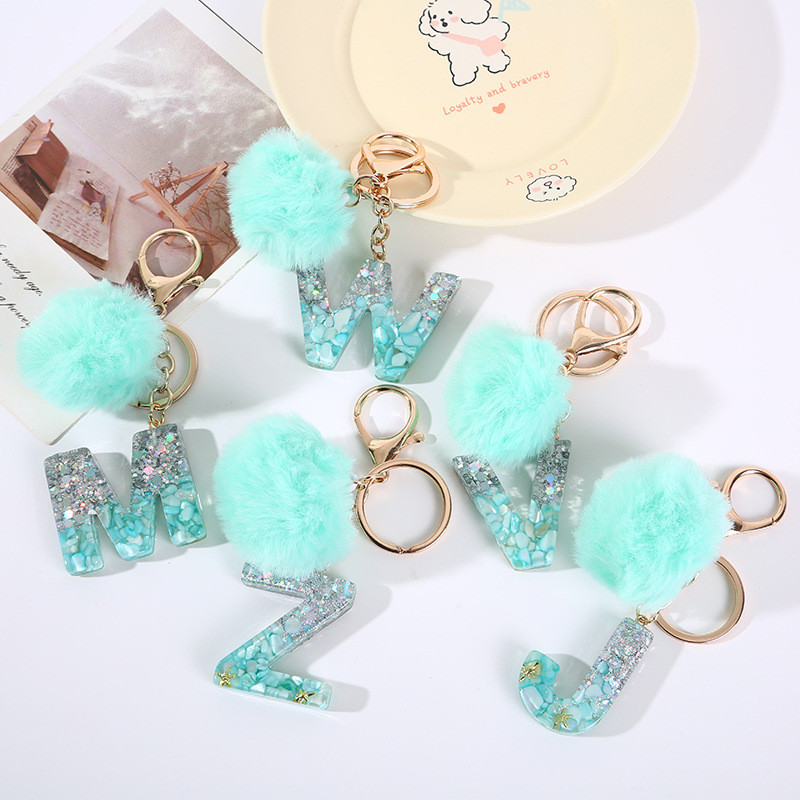 ยอดนิยมสีเขียว Pompom พวงกุญแจตัวอักษร Fur Ball 26 ตัวอักษรเรซิ่นGradientพวงกุญแจจี้ผู้หญิงกระเป๋าถือเครื่องประดับพวงกุญแจอุปกรณ์เสริม