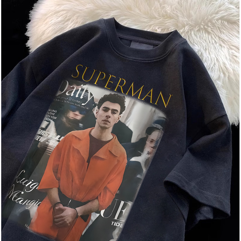 Beeyanbuy Luigi Mangione T-shirts, สไตล์อเมริกันวินเทจซูเปอร์แมนพิมพ์หลวมพอดีแขนสั้นเสื้อยืด #I003566