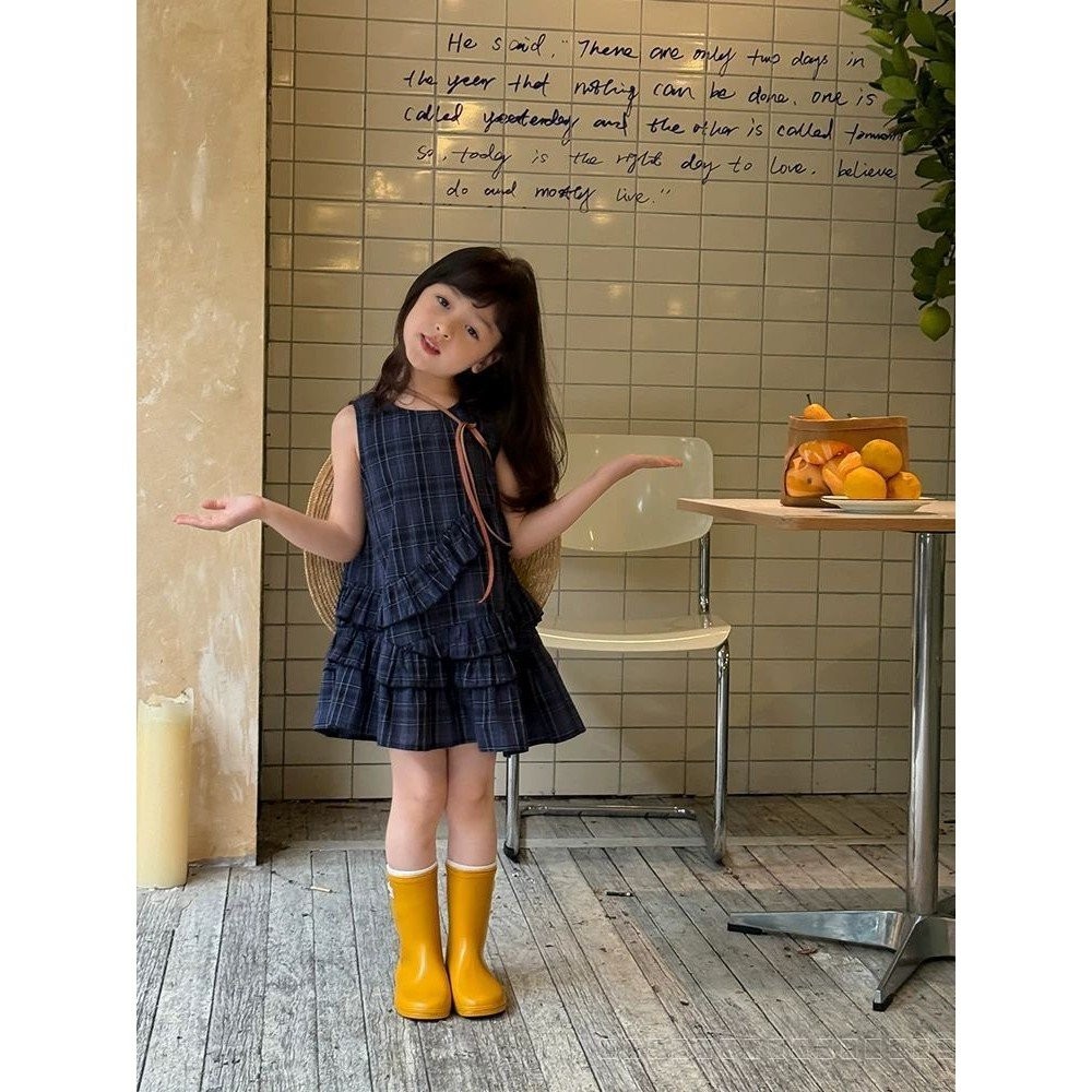ชุดเดรสสำหรับเด็กผู้หญิง ชุดฤดูร้อน 2025 สไตล์ใหม่ ชุดเดรสแขนกุดไม่สม่ำเสมอ ชุดเจ้าหญิงลายตารางสำหรับเด็กผู้หญิง - รูปที่ 2