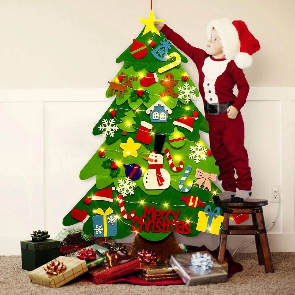 พร้อมส่ง🎄ต้นคริสต์มาส 3D และไฟ สักหลาด แขวนผนังต้นคริสต์มาส ของเล่นเด็ก Felt Christmas Tree