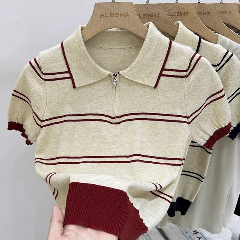 เสื้อโปโลคอปกลายทางสไตล์ย้อนยุคของฝรั่งเศสสำหรับผู้หญิงในฤดูร้อน ทรงเข้ารูป ปกเสื้อแบบไฮเอนด์ มีสไตล์ แขนสั้นลำลอง