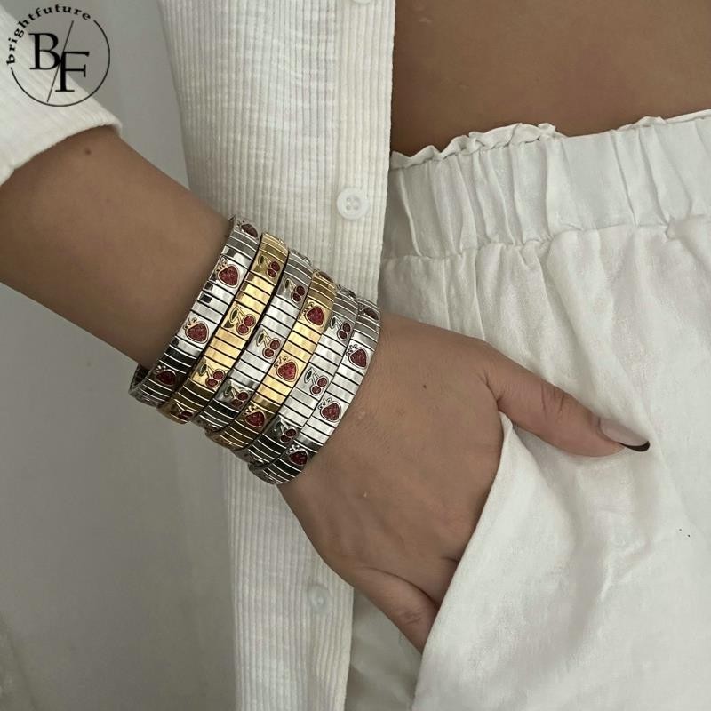 แฟชั่นสแตนเลสสตีลยืดหยุ่นสายนาฬิกาข้อมือสร้อยข้อมือปรับสีแดงเคลือบสตรอเบอร์รี่เชอร์รี่สายรัดข้อมือกําไลข้อมือเครื่องประดับของขวัญ