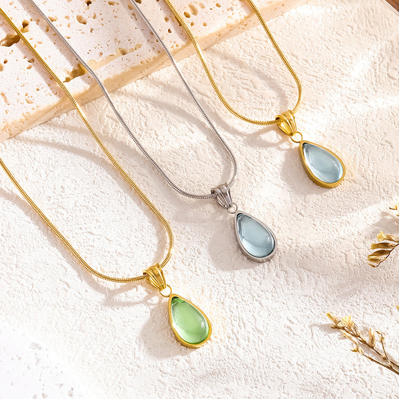 ภาษาฝรั่งเศสคําหรูหรา Retro Mermaids Tears Clavicle Chain สีเขียว Water Drop Blue Ocean สร้อยคอเหล็กไทเทเนียมเครื่องประดับผู้หญิง
