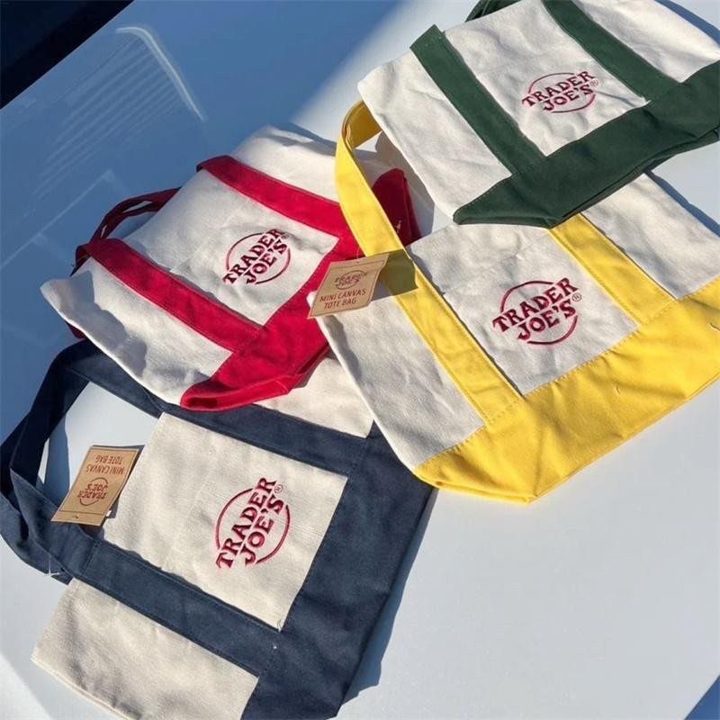 Trader Joes Mini Totes กระเป๋าผ้าใบแบบใช้ซ้ําได้แบบพับได้ล้างทําความสะอาดได้อินเทรนด์สําหรับการเดินท