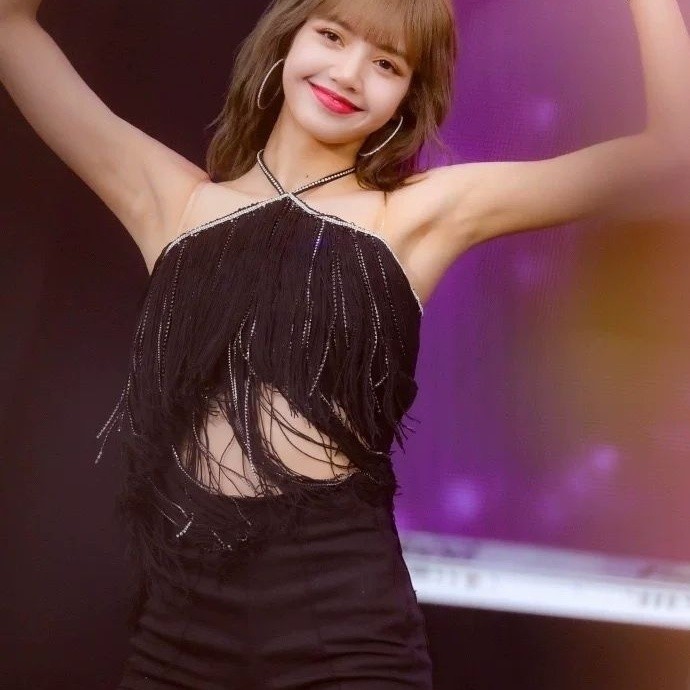 Blackpink LISA ชุดการแสดงแบบเดียวกันสีดำพู่สายเดี่ยวเลียนแบบเพชรเสื้อกั๊กกางเกงขาสั้นชุดเต้นรำแจ๊ส