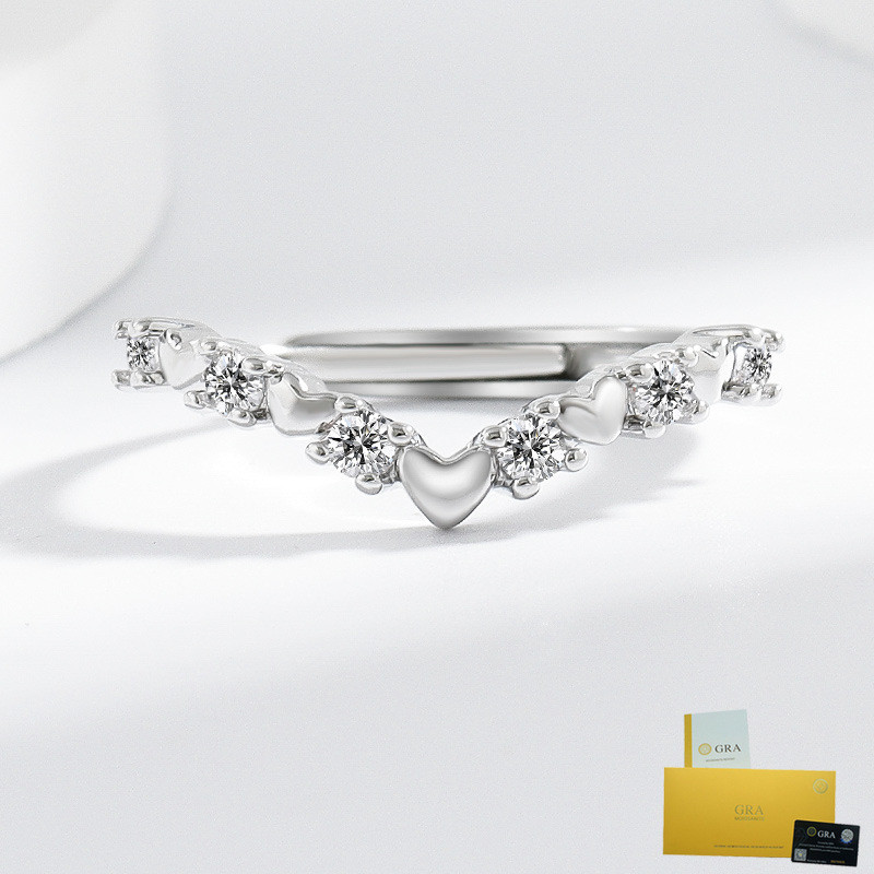 [พร้อมใบรับรอง Gra] แฟชั่นใหม่แสงหรูหรา Micro Paved V แถวหัวใจ Moissanite แหวน