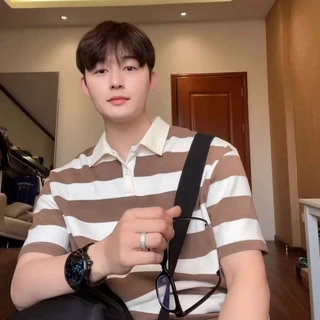 เสื้อโปโลทรงหลวมลายทางสไตล์เกาหลีสําหรับผู้ชาย - เสื้อลําลองแขนสั้นระบายอากาศ