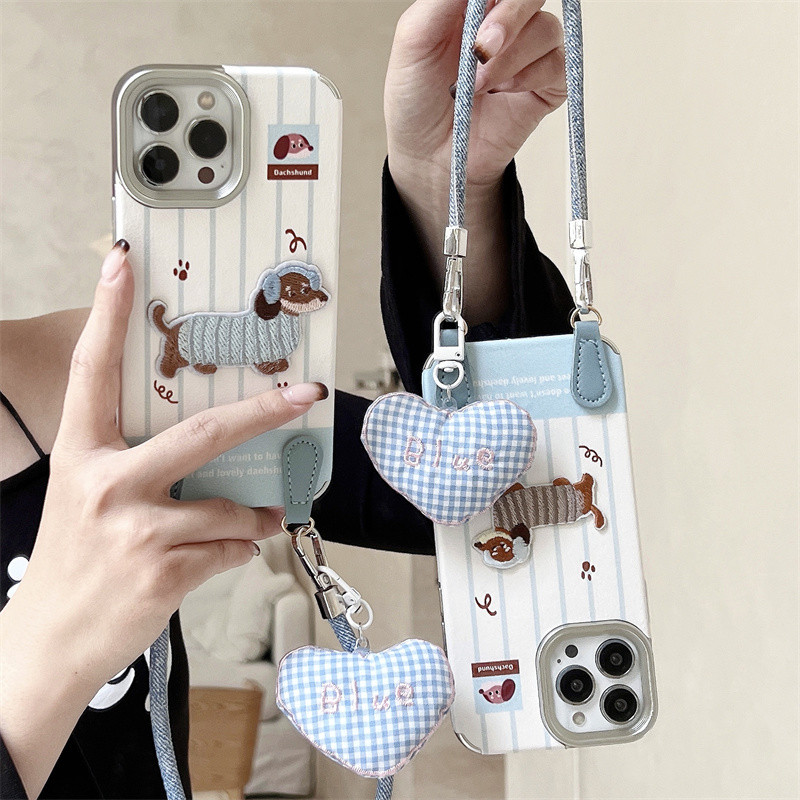 [สายคล้องมือ] เคสโทรศัพท์ Apple 16promax ปักลาย iPhone15/14/13/12/11 Leather Love Female