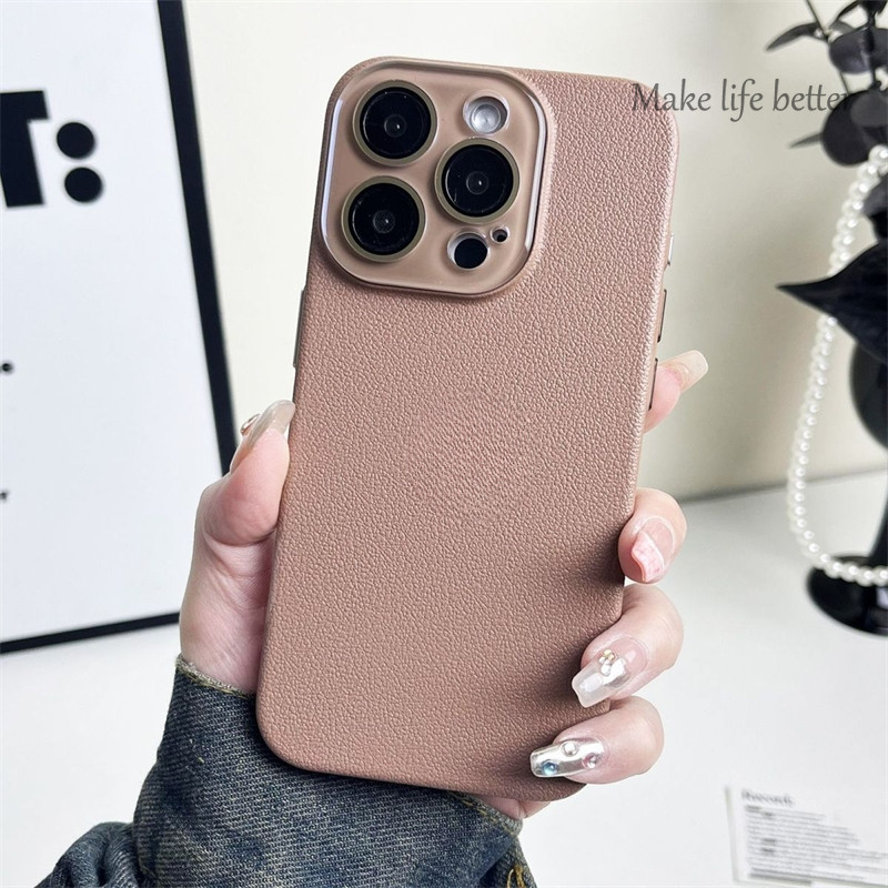 พร้อมโลโก้หรูหราลิ้นจี่เปลือกรูปแบบเคสโทรศัพท์หนัง ไอโฟน 16 มือโปร สูงสุด 11 12 13 14 15 มือโปร สูงสุด พร้อมคริสตัลป้องกันกล้องกันกระแทกปลอก ไอโฟน 14 15 16 บวก – โปรปัง