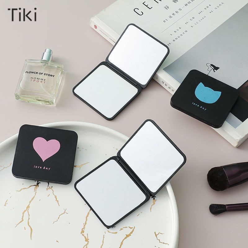กระจกกระจกลายการ์ตูนสองด้านแบบพับได้มินิแบบพกพาสไตล์เกาหลีสำหรับผู้หญิง ราคาส่งถูกที่สุด