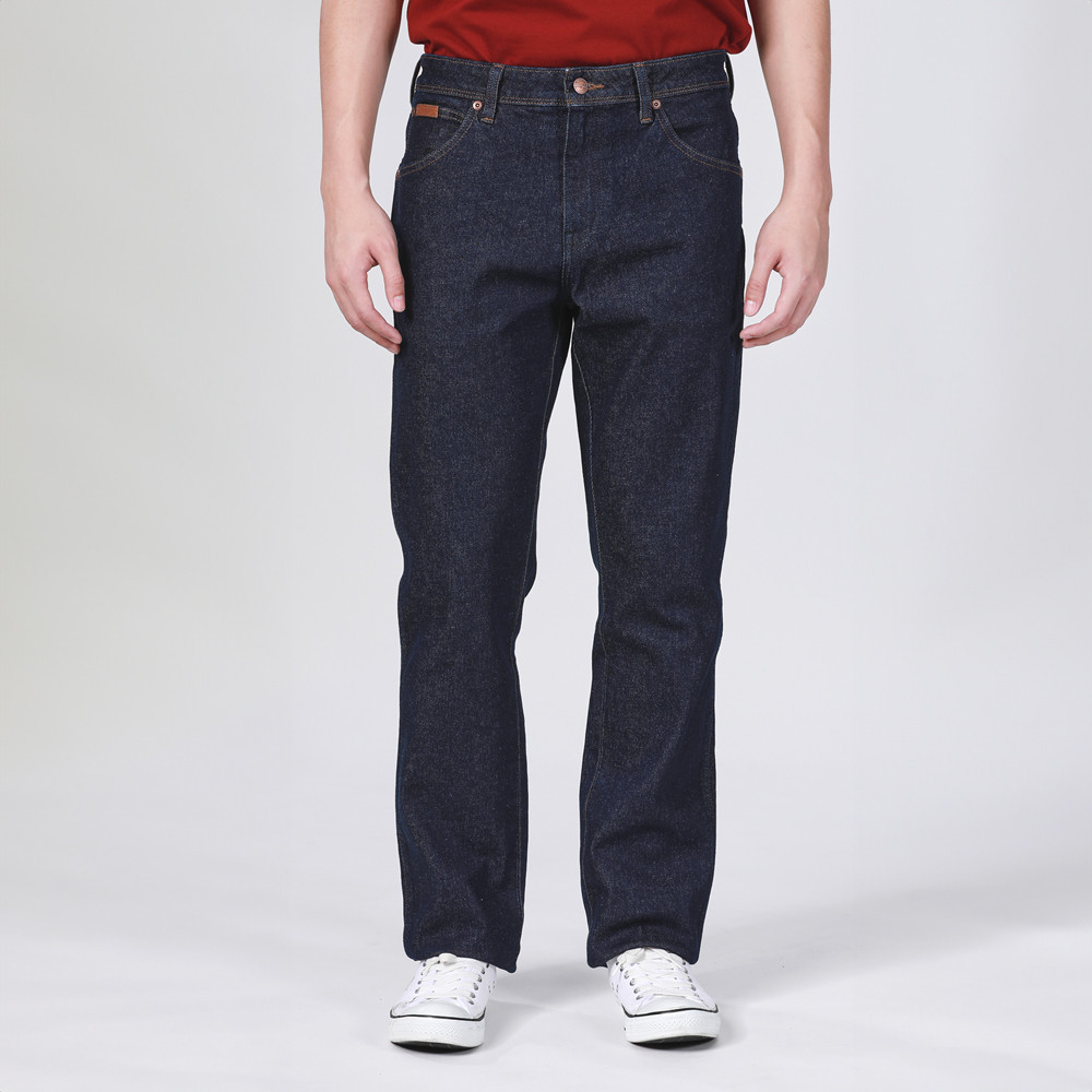 WRANGLER กางเกงยีนส์ผู้ชาย เอวกลาง ทรงเข้ารูป รุ่น WR F424MTESF15 สียีนส์เข้ม