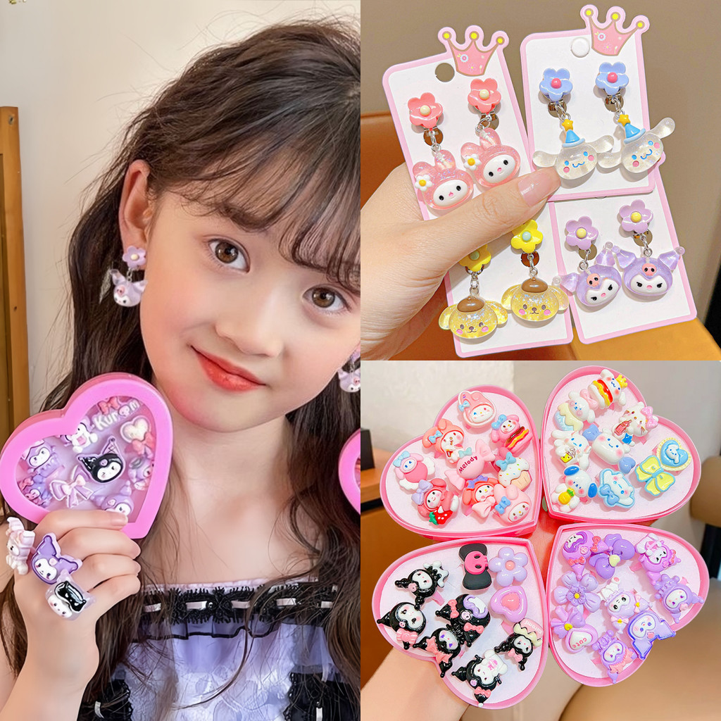 SANRIO  ซานริโอ ใหม่แหวน คุโรมิ เครื่องประดับสําหรับสาวๆ,คลิปหู+แหวนชุด ทํานอง ไม่ปวดต่างหูที่ละเอียดอ่อนเด็กการ์ตูนอัญมณีน่ารัก ซินนามอนโรล แหวนอุปกรณ์,ไม่มีรูหูเคร
