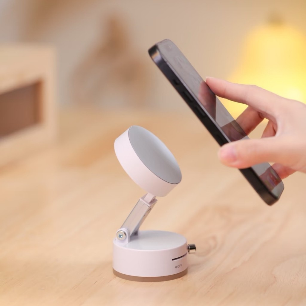 ที่วางโทรศัพท์ในรถ ถ้วยดูดแม่เหล็ก หมุน 360° ปรับได้ รองรับ Android iOS แข็งแรงติดแน่น