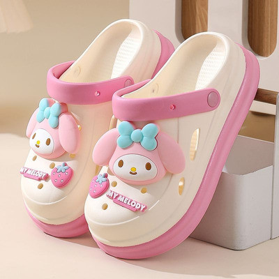SANRIO ซานริโอ ซินนามอนโรล คุโรมิ นักเรียนหญิงทนกว่าหนาป้องกันกลิ่นรองเท้าแตะกันลื่นรองเท้าแตะสําหรับผู้หญิง