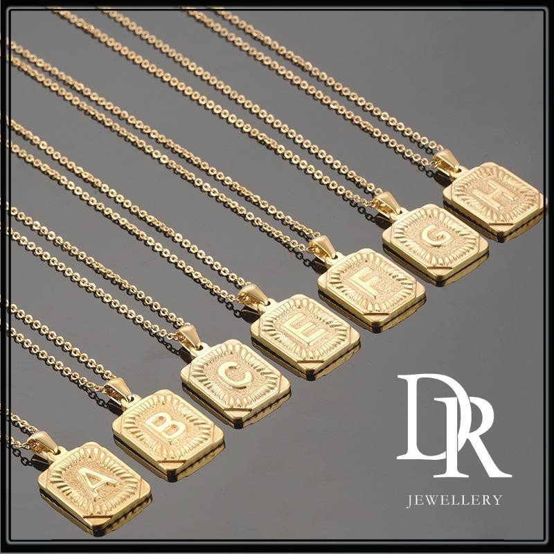 สร้อยคอผู้ชายและผู้หญิง 18K Square Titanium Steel 26 จี้ตัวอักษรภาษาอังกฤษ R1r2