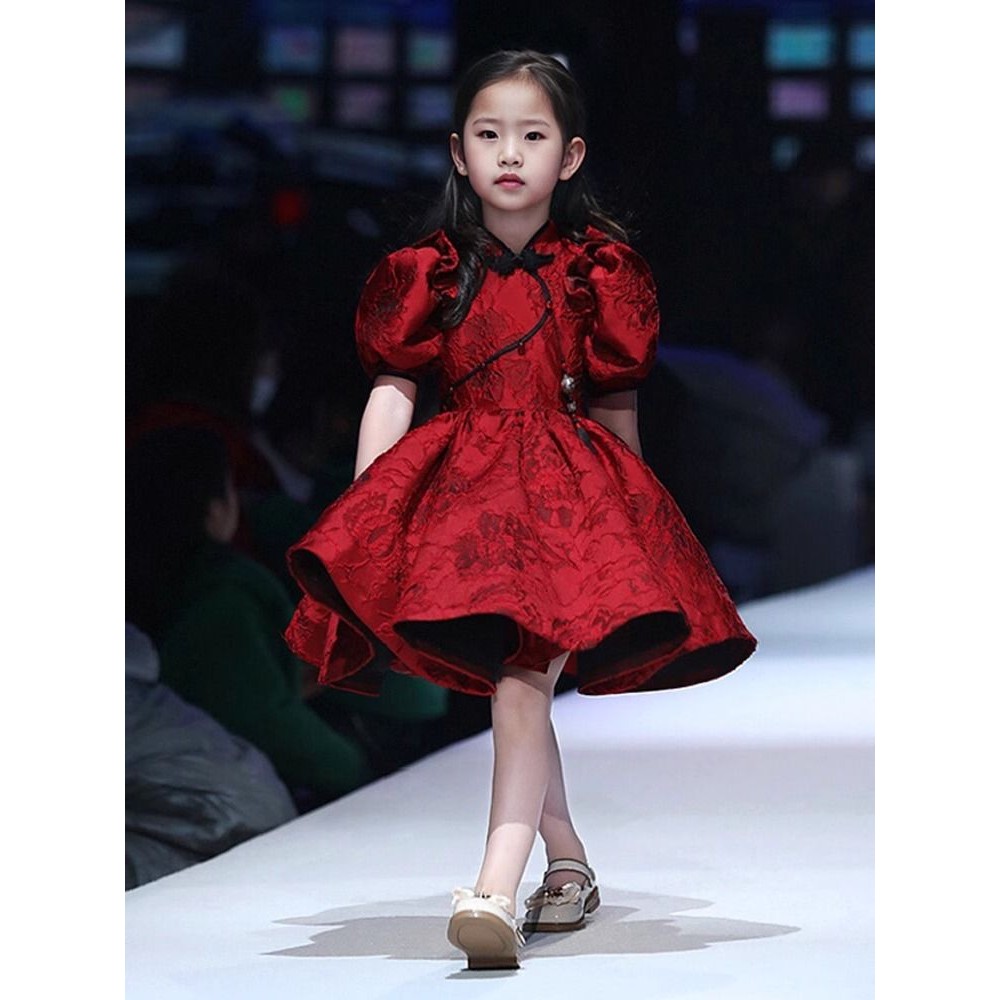 สาวแคทวอล์ชุด 2024 สไตล์ใหม่ระดับไฮเอนด์หนึ่งปีเด็กสาวชุดเจ้าหญิงสีแดงเด็กโฮสต์ประสิทธิภาพเครื่องแต่งกาย