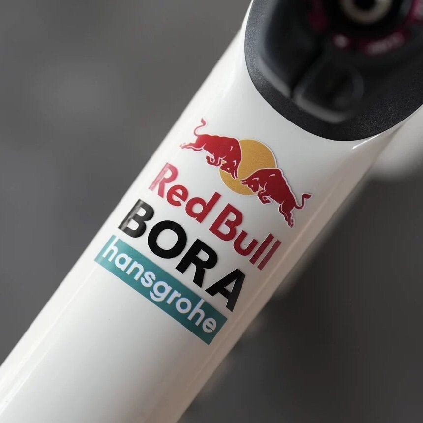 I กระทิงแดง Red Bull Bora SL8 สติ๊กเกอร์จักรยานเสือหมอบ อุปกรณ์จักรยานสร้างสรรค์ไม่มีสติ๊กเกอร์กาวมีจําหน่าย