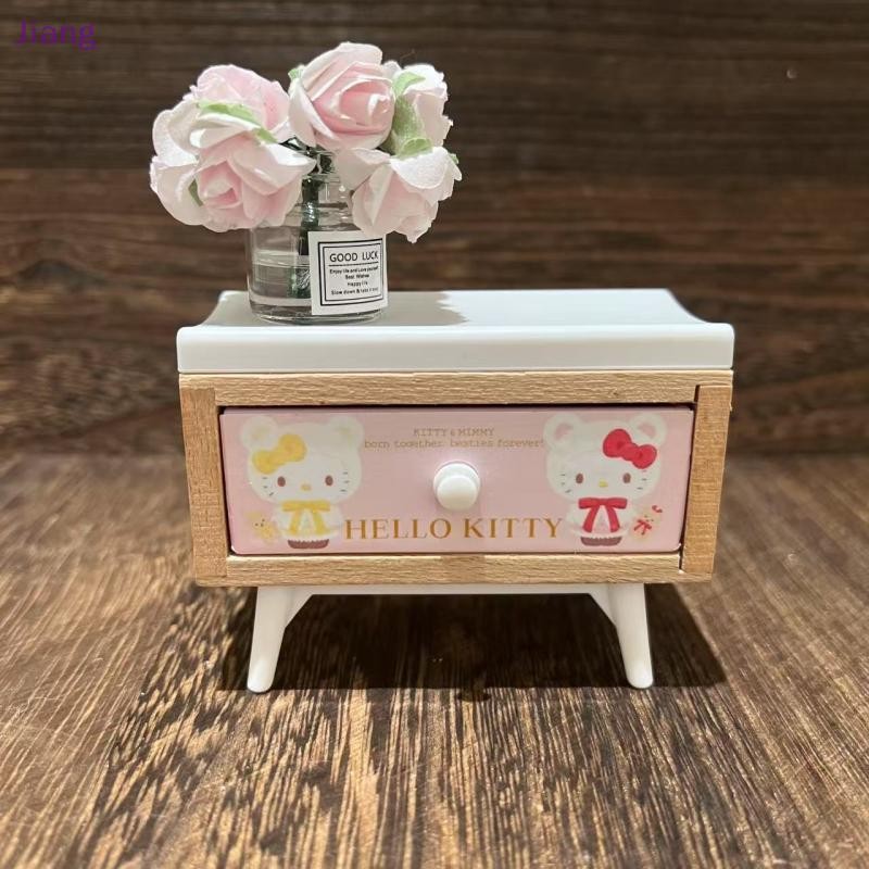 [Jiang] Dollhouse Miniature ห้องนอนสีชมพู KT โต๊ะข้างเตียงลิ้นชักตู้อุปกรณ์ตกแต่งเฟอร์นิเจอร์ของเล่น TH