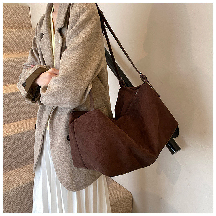 IELGY Retro Matte Suede Tote Bag ความจุขนาดใหญ่ Commuter Armpit Order กระเป๋าสะพาย