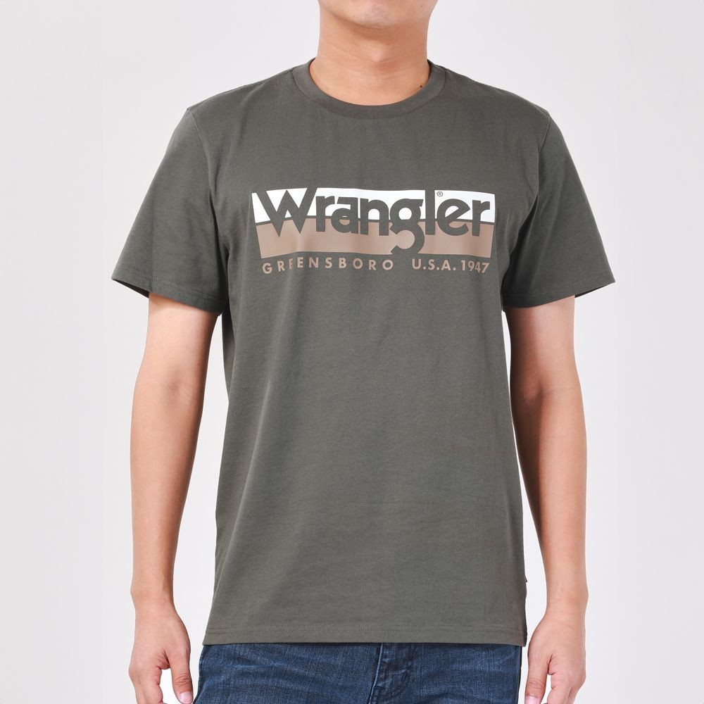 WRANGLER เสื้อยืดแขนสั้นผู้ชาย รุ่น WR F124MTSSF21 สีเขียวมะกอก