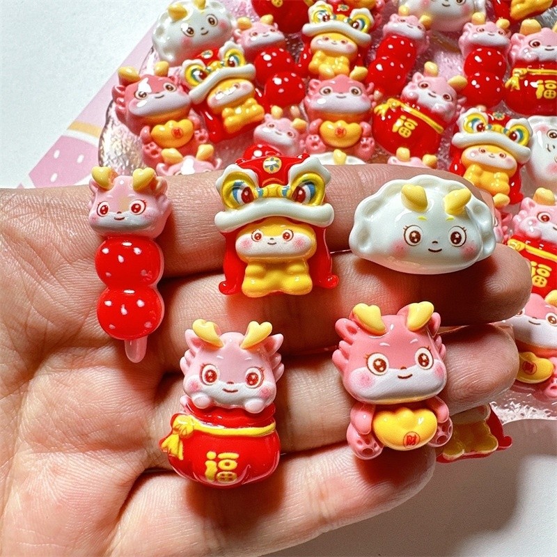 [100ในสต็อก] DIY ครีมเทศกาลปีใหม่ปีมังกรเทศกาลสิงโตเต้นรำเครื่องประดับผมวัสดุแพทช์ทำด้วยมือจี้ทำเองอุปกรณ์เรซิน