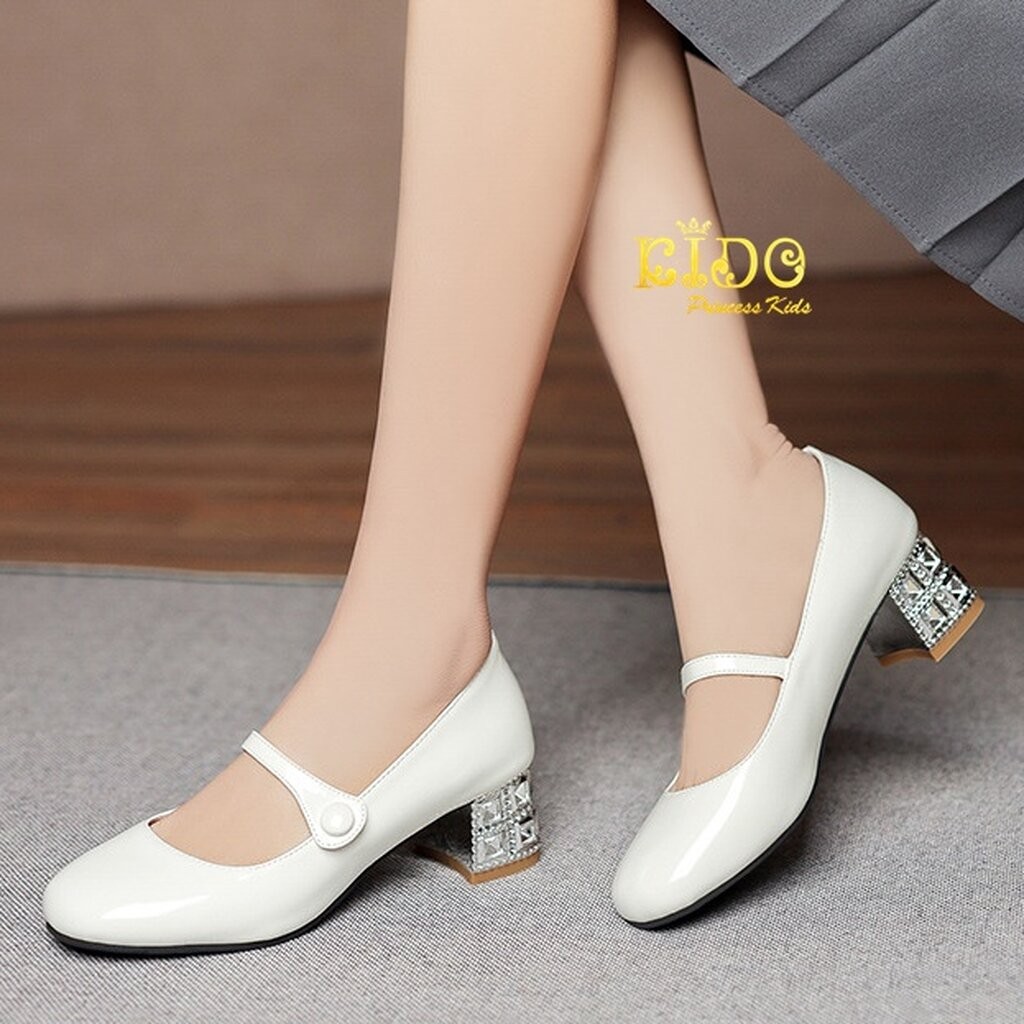 Tรองเท้าเด็กออกงาน(หน้าร้านอยู่รัชดา ลองได้)H161สีขาว ส้นเงิน