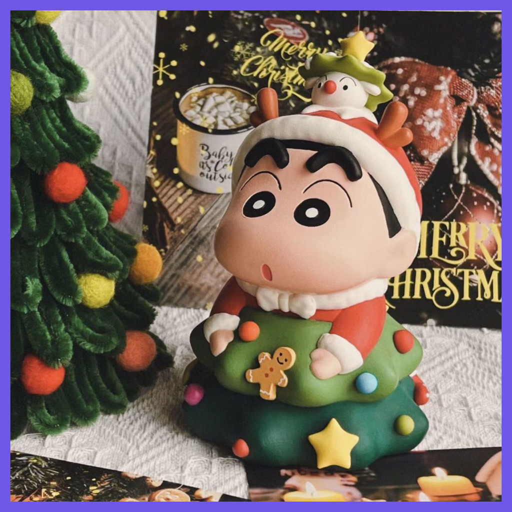 Christmas Crayon Shin-Chan Christmas Tree Shin-Chan Hand Office ตุ๊กตาของเล่นน่ารักเดสก์ท็อปตกแต่งวันเกิดหญิง
