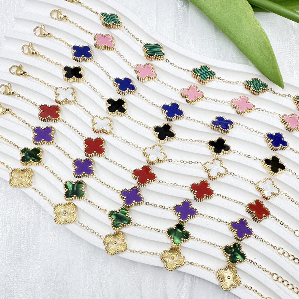 หลายสีตัวเลือกประณีตไทเทเนียมเหล็กสี่ใบโคลเวอร์ไทเทเนียมเหล็กสร้อยข้อมือผู้หญิงที่ละเอียดอ่อนโรแมนติก