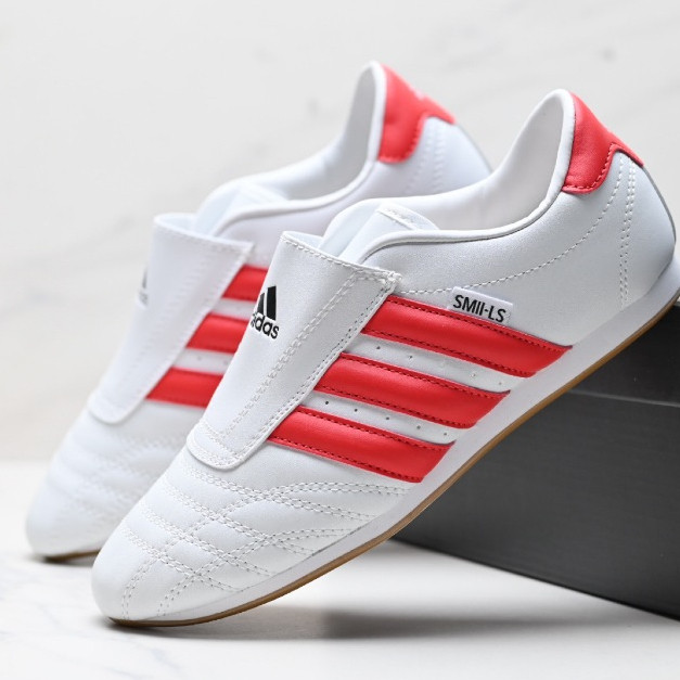รองเท้าฝึกซ้อมกีฬาเทควันโด Adidas Originals สบายไม่ลื่นทนทานต่อบริการ