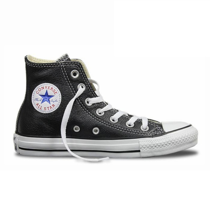 รองเท้าผ้าใบ Converse Chuck Taylor All-Star แบบสูง สีดำและขาว หนังแท้