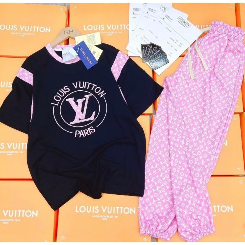 GN พร้อมส่ง งาน 2 ชิ้นเสื้อแขนสั้นปักลายหรูคู่กับกางเกงขายาวลายสกรีนเข้าคู่กันงานสวยใส่สบาย