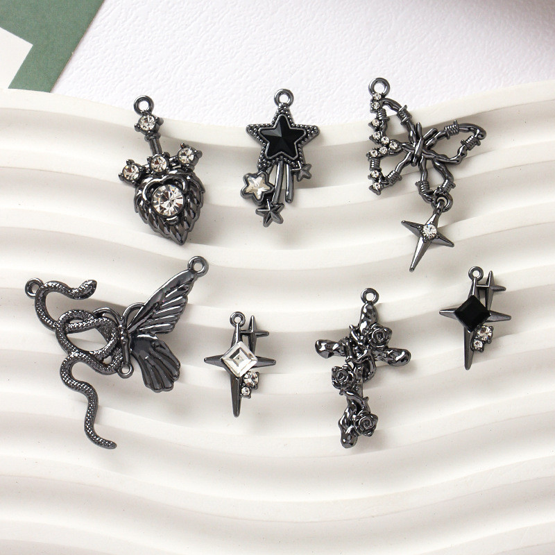 จี้สีดำ จี้รูปงู จี้ผีเสื้อ จี้ลูกปัดโลหะผสม DIY จี้สร้อยข้อมือแฟชั่น สร้อยคอ เครื่องประดับ