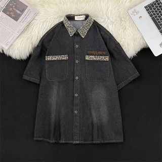 MNO.9 เสื้อเชิ้ตแขนสั้น ผู้ชาย ผ้ายีนส์ short-sleeved shirts A10 คอปกลายเสือ มีกระเป๋าหน้าอก ปักอักษร เสื้อเชิ้ตเกาหลี