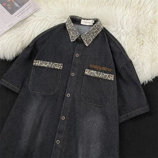 MNO.9 เสื้อเชิ้ตแขนสั้น ผู้ชาย ผ้ายีนส์ short-sleeved shirts A10 คอปกลายเสือ มีกระเป๋าหน้าอก ปักอักษร เสื้อเชิ้ตเกาหลี