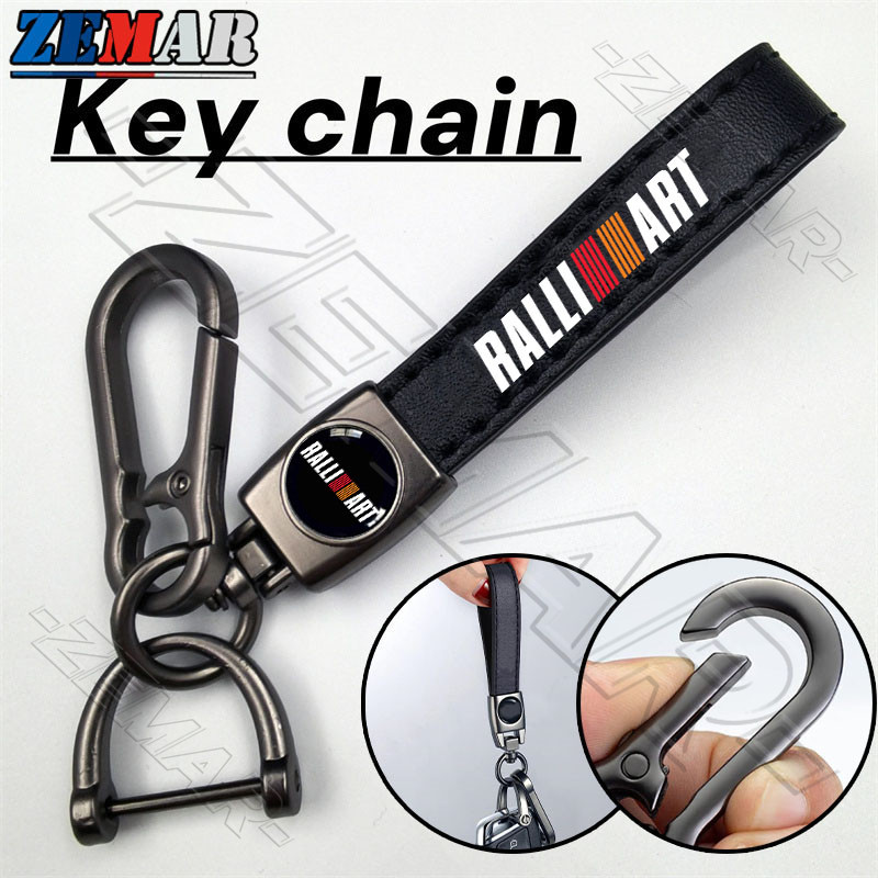 Mitsubishi RALLIART พวงกุญแจหนังโลหะ พวงกุญแจรถจักรยานยนต์ พวงกุญแจแขวนแฟชั่นระดับไฮเอนด์ รูปแบบการพิมพ์ Mitsubishi Xpander Cross Triton Grandis Attrage Mirage Outlander Xforce Pajero Sport ASX