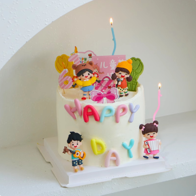 วันเด็กสากลการ์ตูนกาวนุ่มเด็กชายและเด็กหญิงตกแต่งเค้กอบเสียบชุดงานเลี้ยงวันเกิด