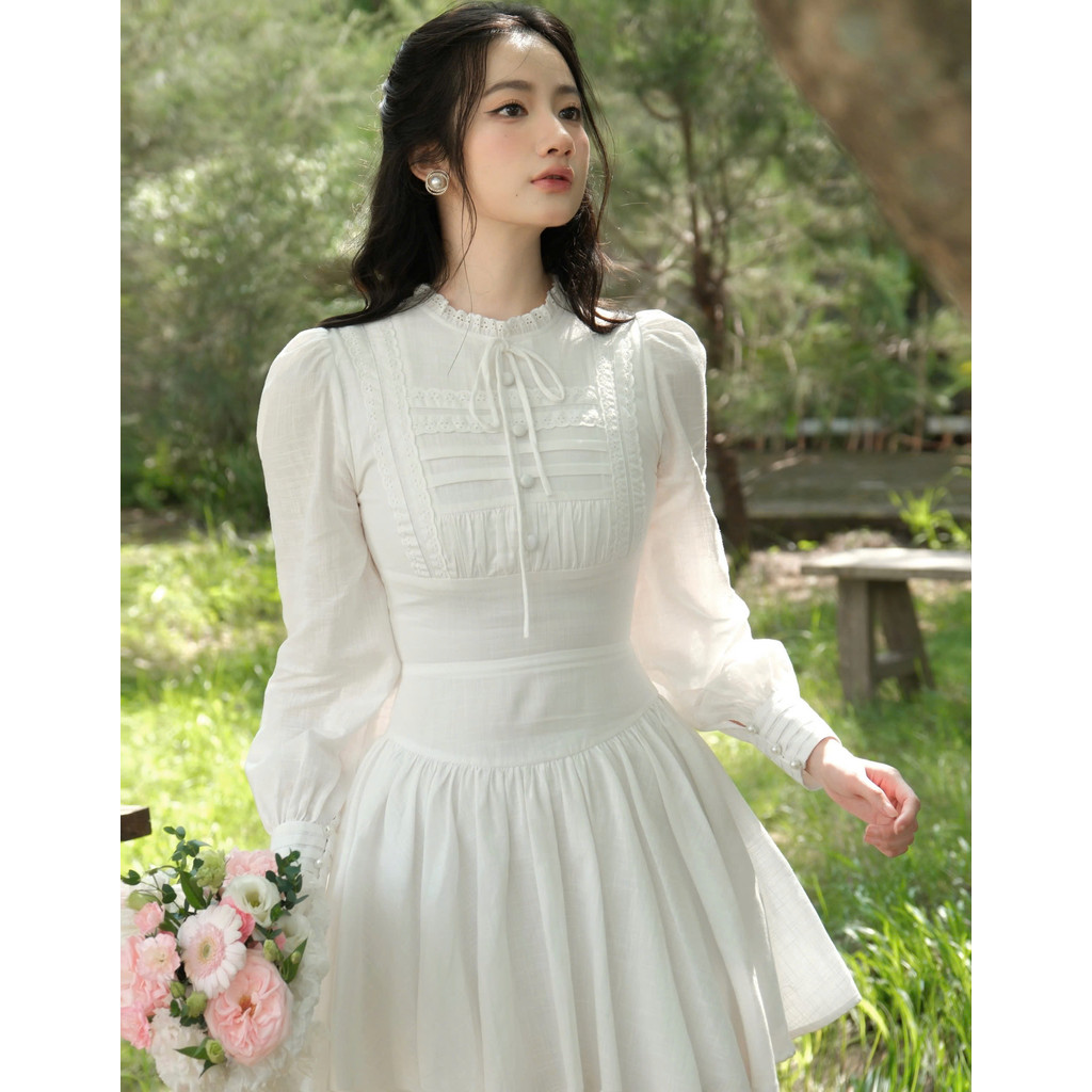 ชุดสตรีสีขาวหรูหราและสง่างามพร้อมแขนยาวพอง COQUI เดรสสั้นบานคลาสสิก LIRA DRESS ชุดปาร์ตี้