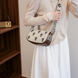 หมีพิมพ์กระเป๋าสะพายแฟชั่นcommuter Messenger Bag Retroสายคล้องไหล่กว้างไหล่กระเป๋าMessenger All-Matchกระเป๋าสี่เหลี่ยมเล็ก