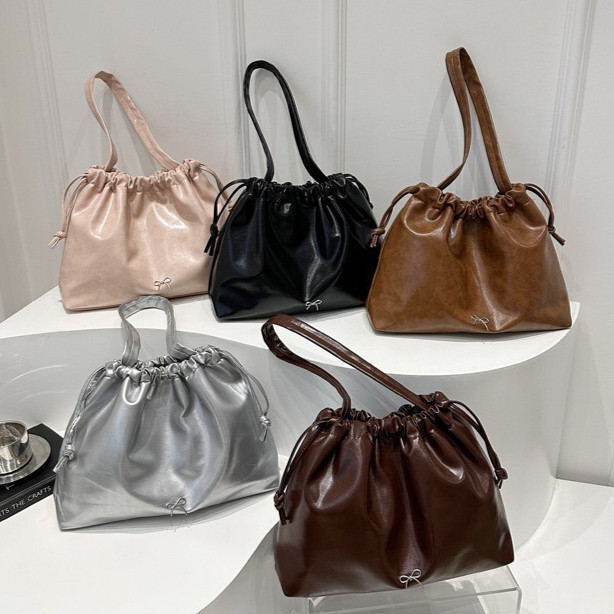 shiny.girl: กระเป๋าสะพายข้างผู้หญิงหนังพิวสีน่ารักมาก..สีพื้นๆไม่สกรีนลาย มีโบว์น่ารักๆ -SP120