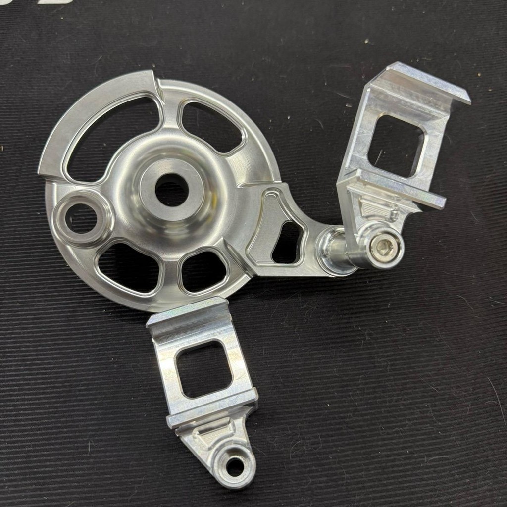 ￼ขายึดฝาดั้ม สำหรับสวิงอามกล่องเล็ก DKT  ยึดดัมkr cnc. ยึดดัม cnc kr ดุมแดช  งานcnc By NBP ใส่เวฟได้