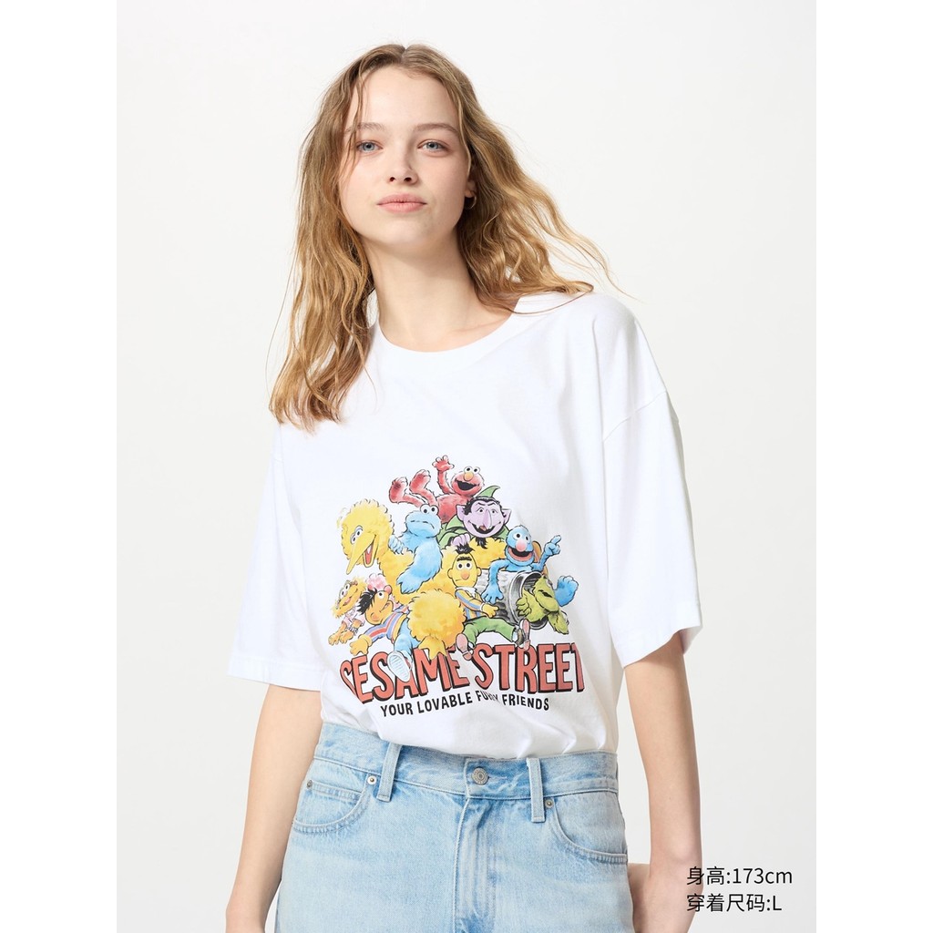 UNIQLO เสื้อยืดแขนสั้นพิมพ์ลาย Sesame Street สําหรับผู้หญิงผู้ชาย < Sesame Street >474422