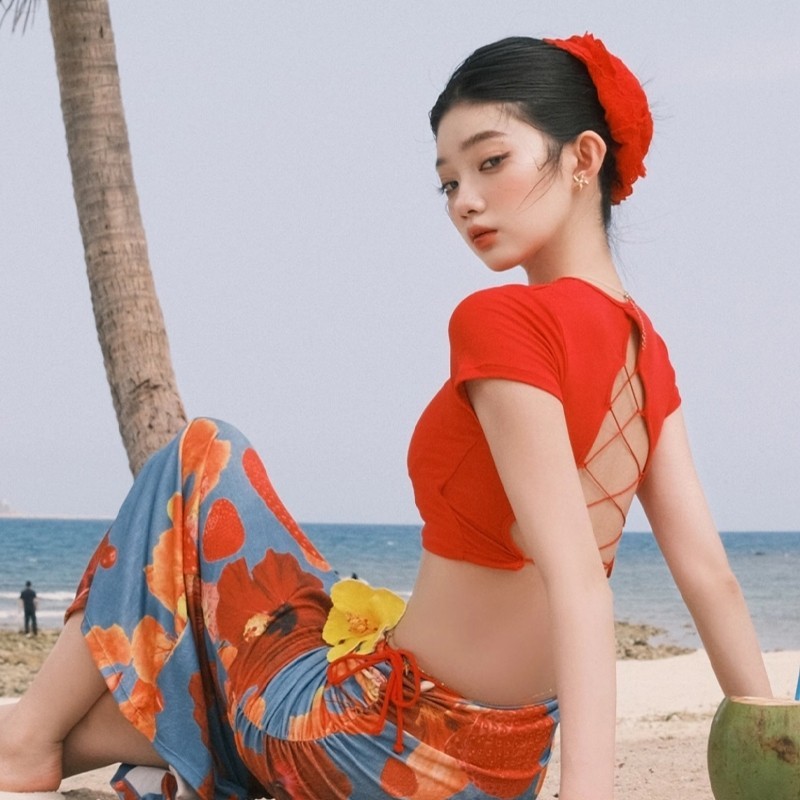 ชุดว่ายน้ําแฟชั่น   beachwear  กระโปรงยาววินเทจสีแดง  ลายดอกไม้ ทรงสลิมฟิต - รูปที่ 5