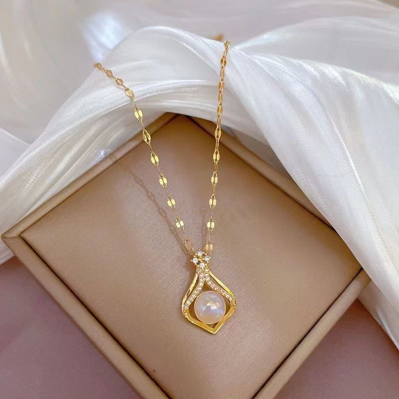 สร้อยคอเหล็กไทเทเนียม18K จี้มุกเทียมหยดน้ำชุบทองออกแบบเฉพาะกลุ่มจี้แมทช์ง่ายสร้อยคอไหปลาร้าระเบิดของขวัญ