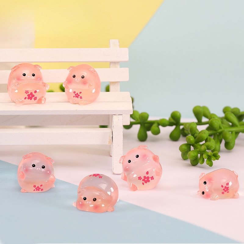6 ชิ้น Luminous Glow Pink Piggy 3D เรซิ่น Charms สําหรับ DIY(2-114)