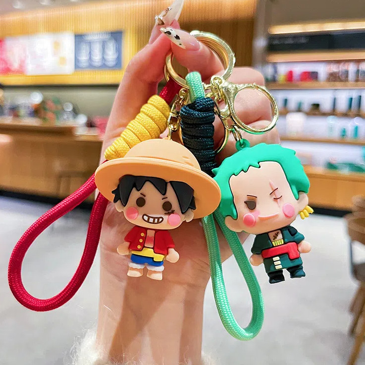 พวงกุญแจวันพีซการ์ตูนสร้างสรรค์น่ารักลูฟี่เซารอนตุ๊กตาจี้เครื่องกรงเล็บของขวัญ