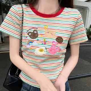 Bh เสื้อยืดแขนสั้นลายทางปักสีรุ้งสําหรับผู้หญิงคอกลมสีตัดกันแบบสั้นทรงเข้ารูป