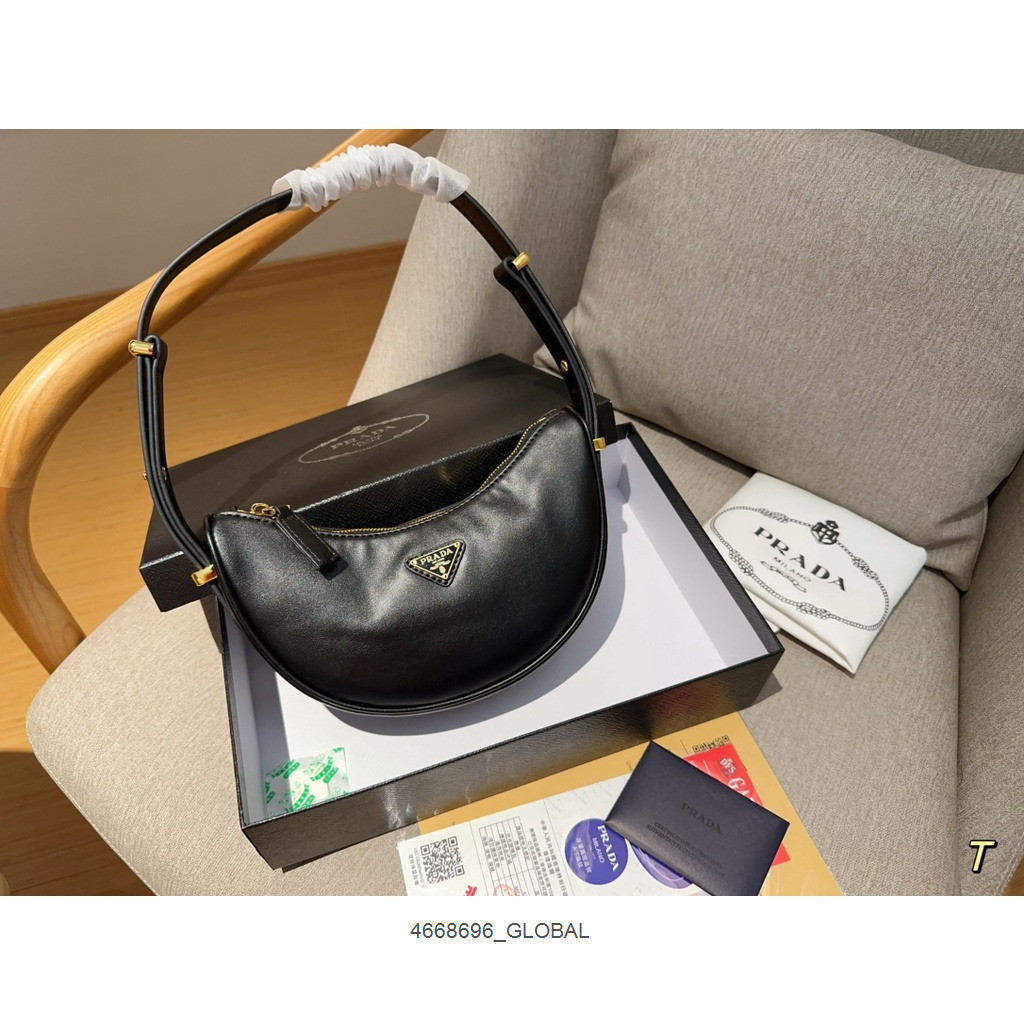 P-Arque Messenger Bag (พร้อมกล่อง)