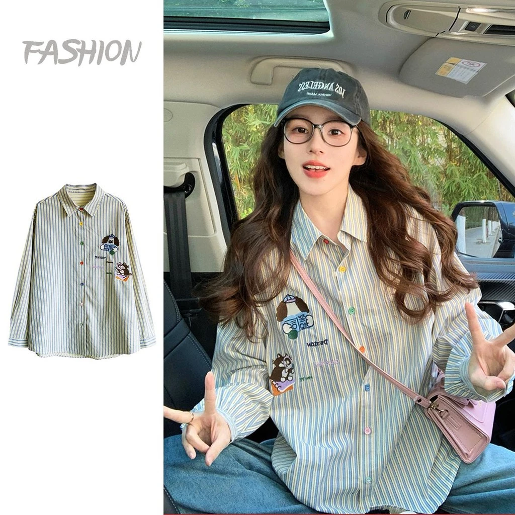Chili Koko เสื้อสีฟ้าผู้หญิง ลายปักน่ารัก เสื้อเชิ้ตแขนยาว เสื้อแจ็คเก็ต W584